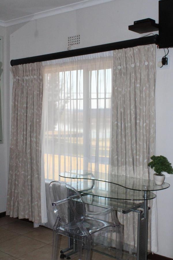 The Lakehouse Guest House Brakpan Экстерьер фото