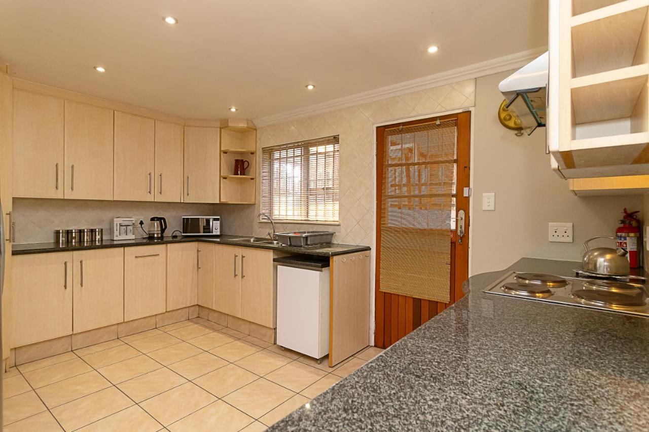 The Lakehouse Guest House Brakpan Экстерьер фото